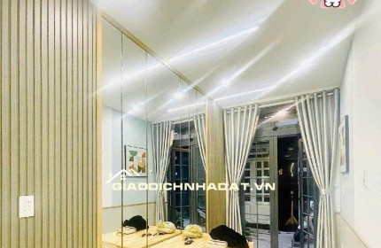 Nhà 3 tầng Tân Bình, hẻm Lạc Long Quân, 18m2, 2PN, 3WC, sổ hồng, giá 2.8 tỷ - Cơ hội an cư lý tưởng